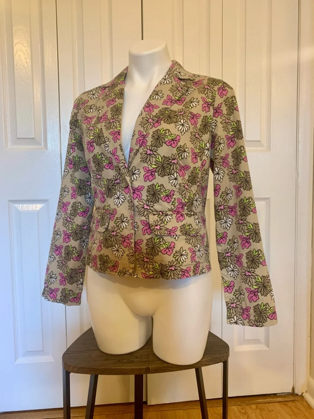 Liz Claiborne altered Floral Jean Jacket with Yellow Back Panel - Picture 7 of 12